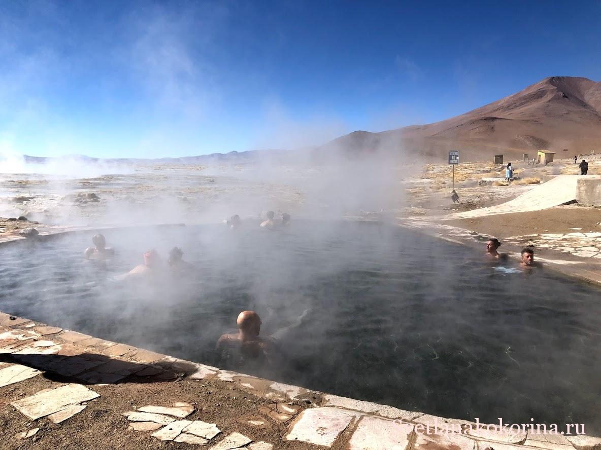 Туристы принимают горячие ванны