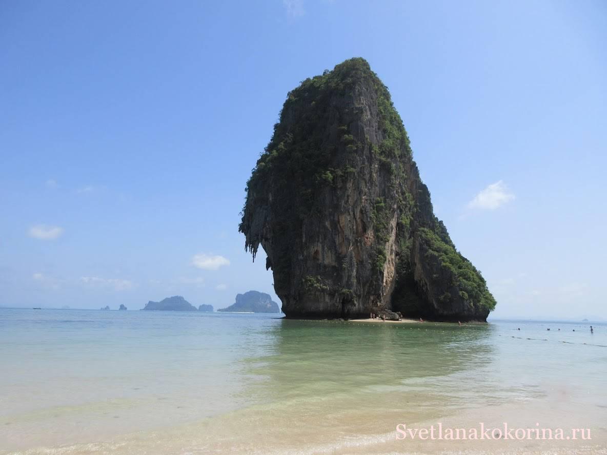 Скала в море Ko Rang Nok