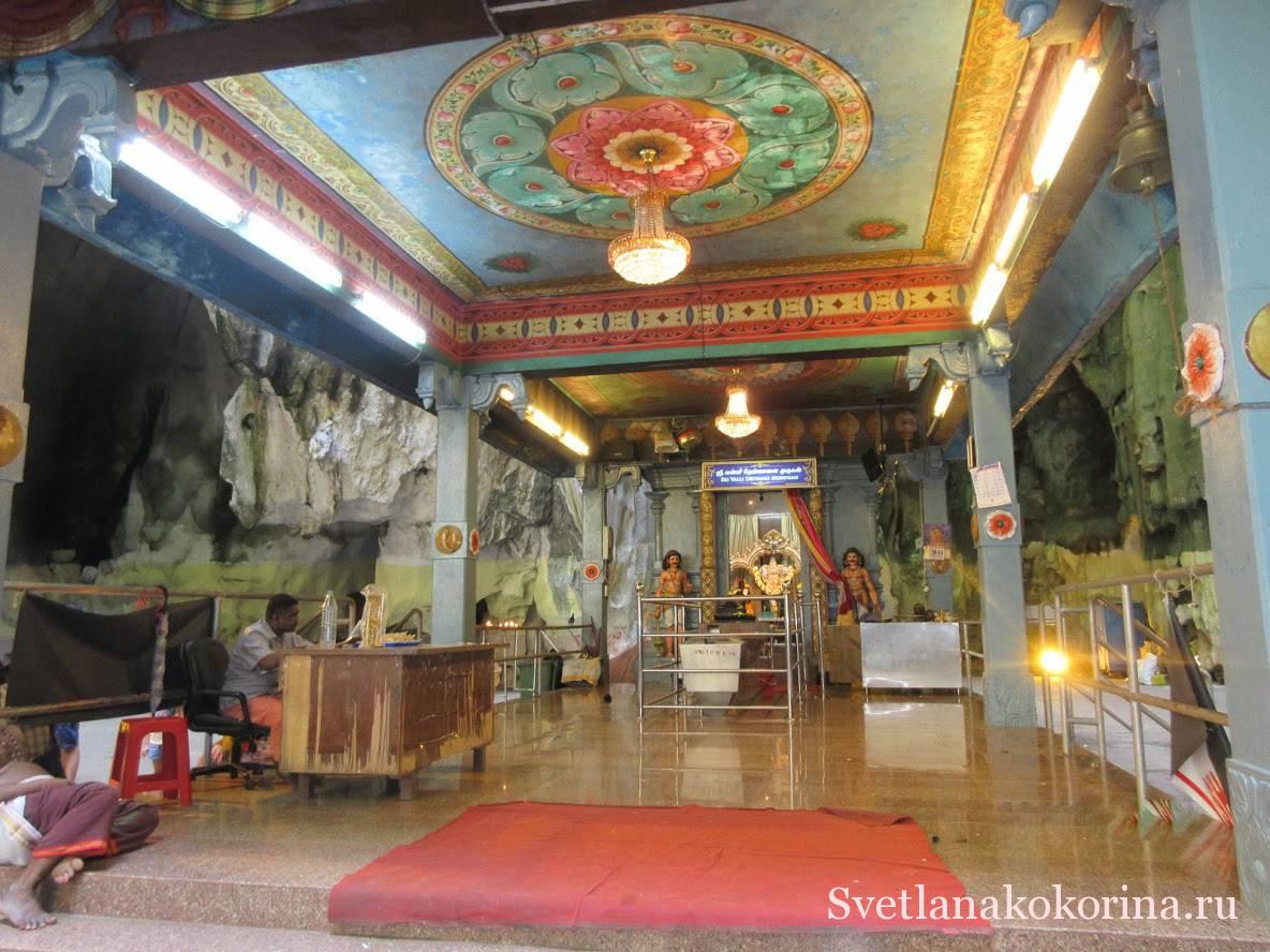 Главный храм Муругана, пещеры Бату