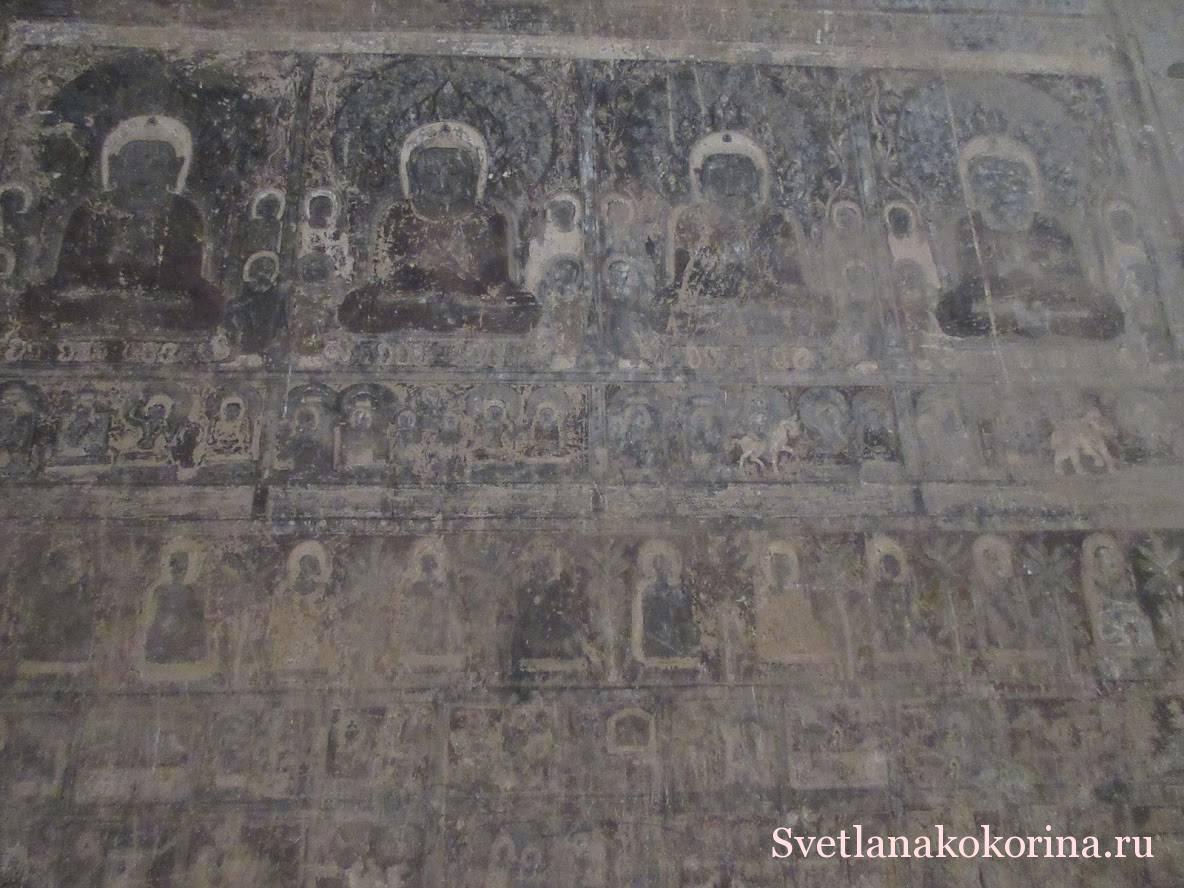 Остатки фресок, изображающих 28 Будд