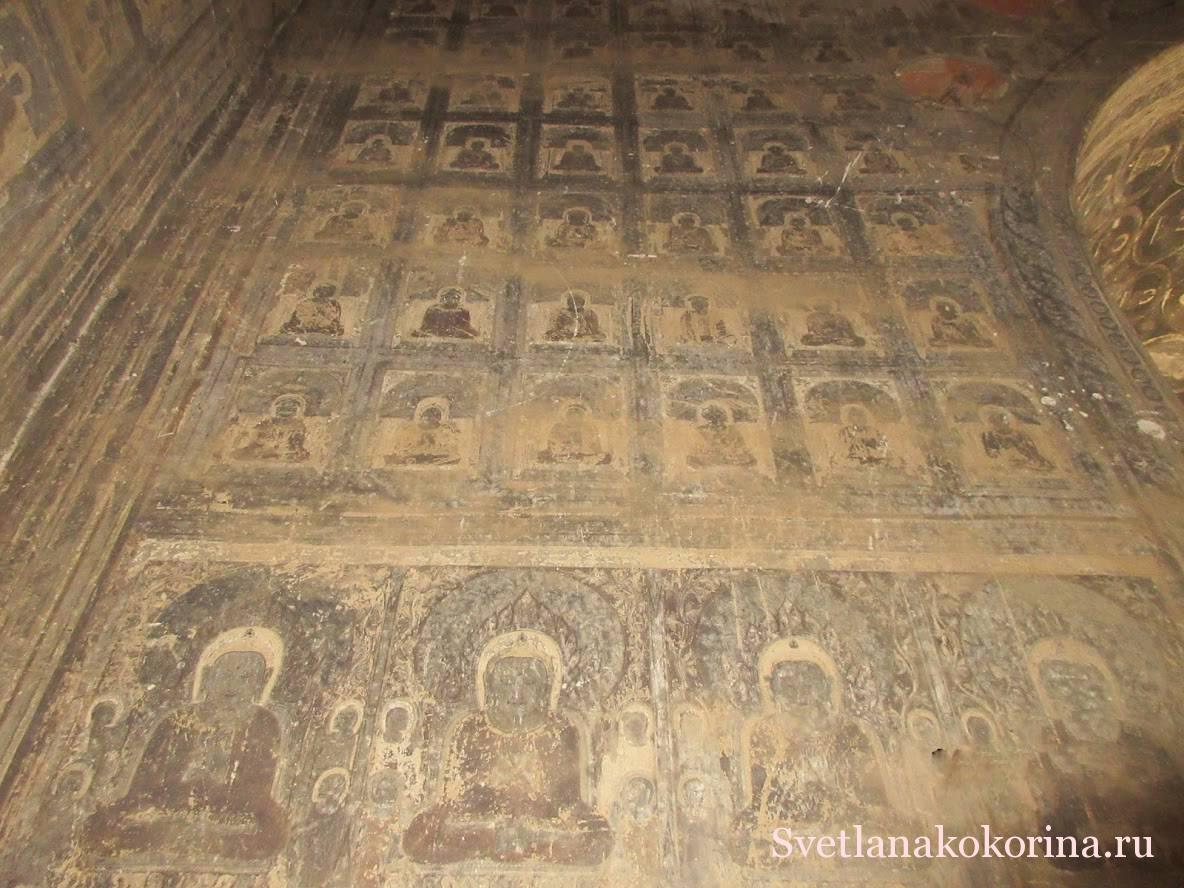 Остатки фресок, изображающих 28 Будд