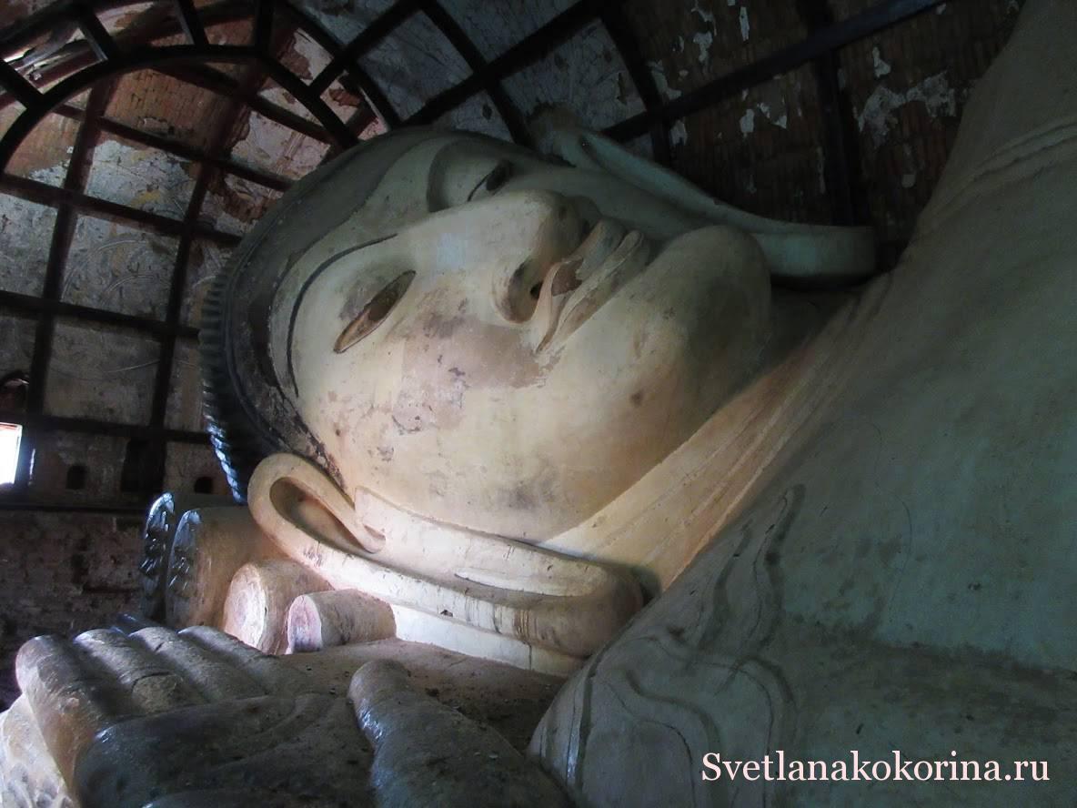 Лежащий Будда в соседнем храме Синбинтальяун